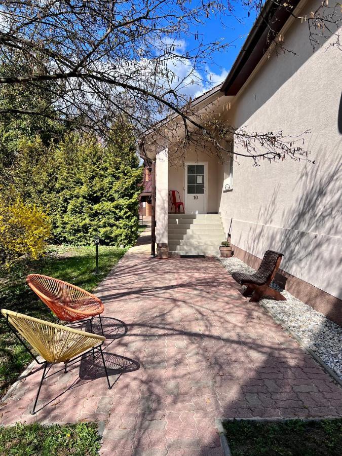 Bl - The Townhouse, 24hr Self Check-in, Free Private Parking, Garden, Adjacent To Beautiful Park, Centre 5 Min Walk Apartment Banska Bystrica